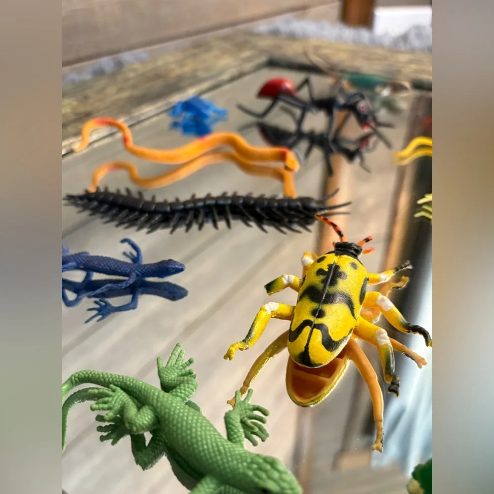 Toy Reptiles & Insects Set of 18 Snakes Bugs Lizards Cake Toppers Party Decor